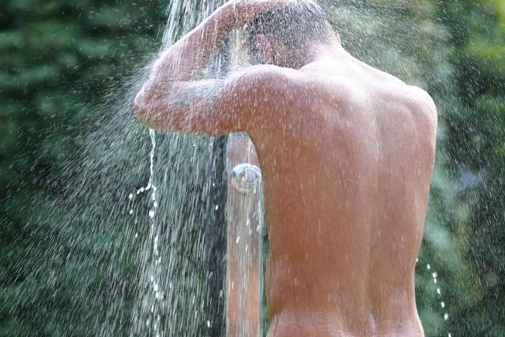 After a bath with soda, a man needs to take a cold shower. 
