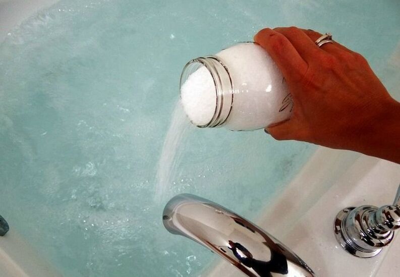 Take a bath with soda to enlarge the penis.